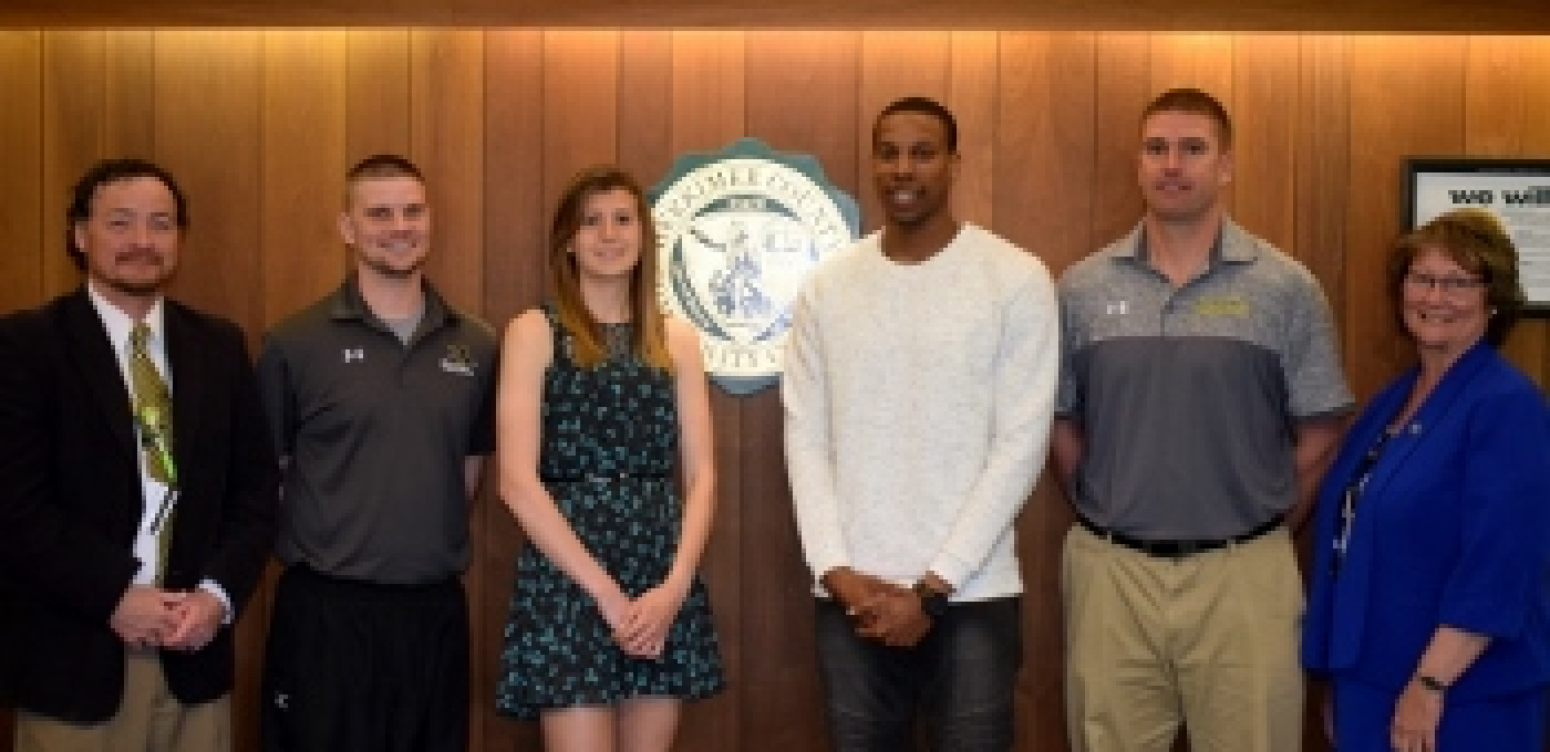 Scholar Athlete group photo 350x184