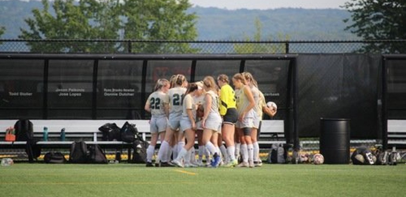 W. Soccer Huddle